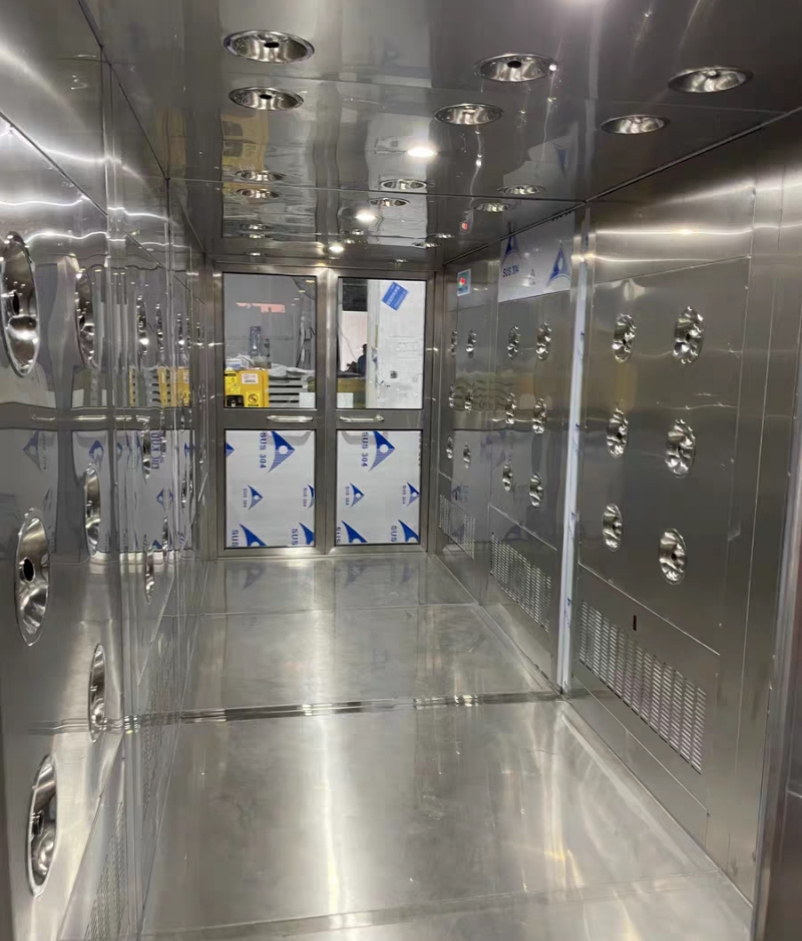 1698927766442301.jpg 大型風(fēng)淋室.jpg